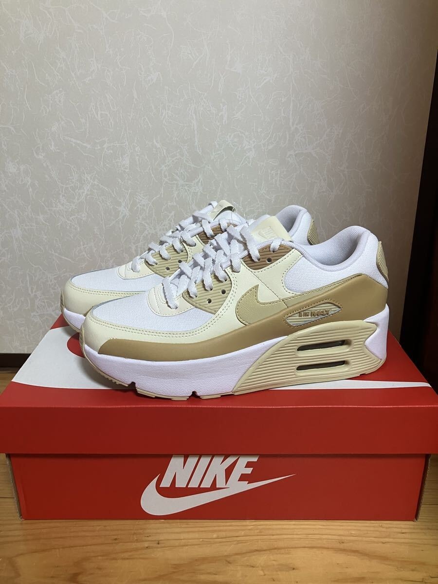 NIKE ナイキ　エアマックス90 LV8 ウィメンズ24cm AIR MAX 厚底　ホワイト　チームゴールド　　レディース