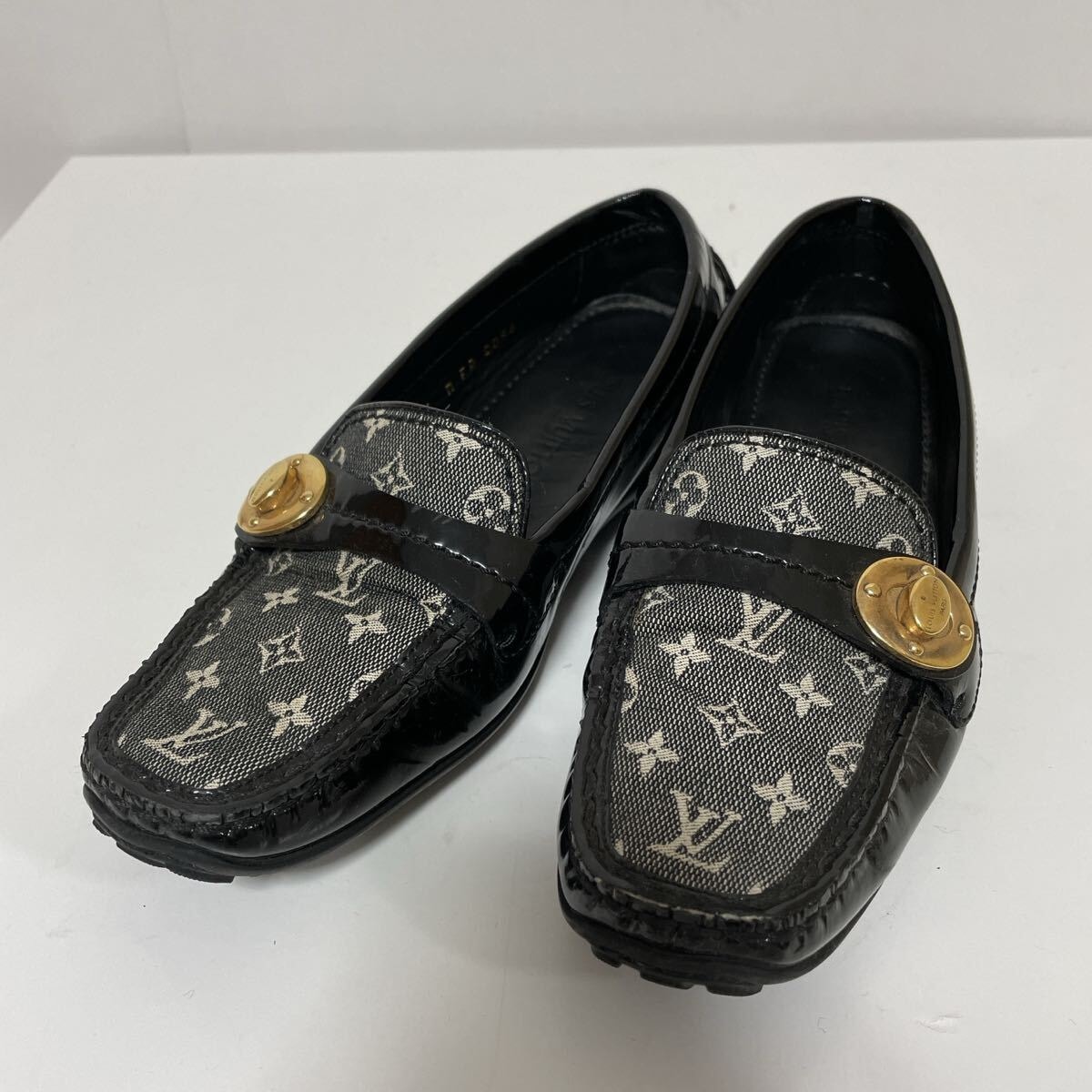 ルイヴィトン ドライビングシューズ ローファー エナメル ゴールドロゴ金具 ルイヴィトン ドライビングシューズ ローファー エナメル ゴールドロゴ金具