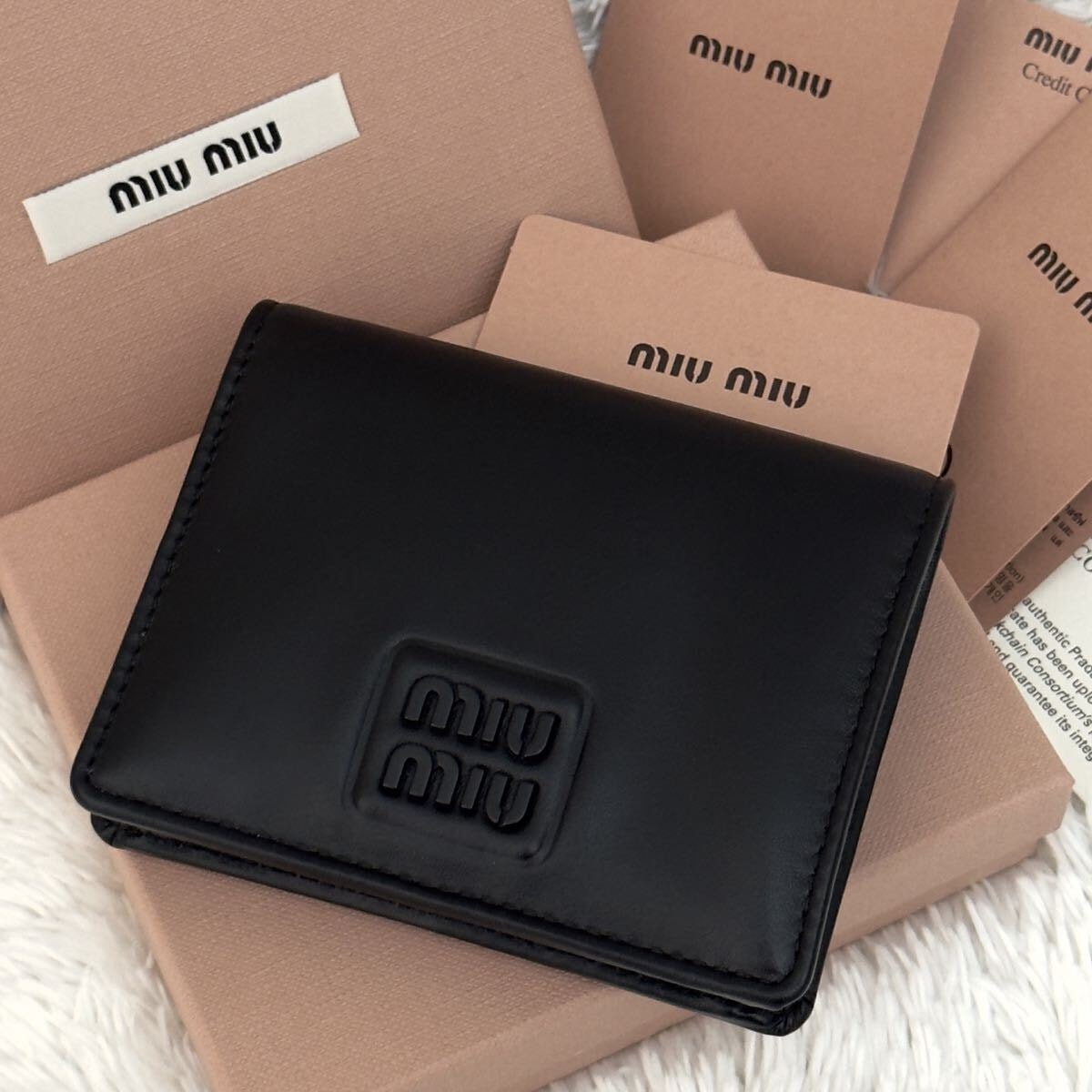 ☆未使用級☆RFID内蔵 MIUMIU ミュウミュウ 財布 レザー 現行 黒 ブラック ICチップ ソフティパデッド