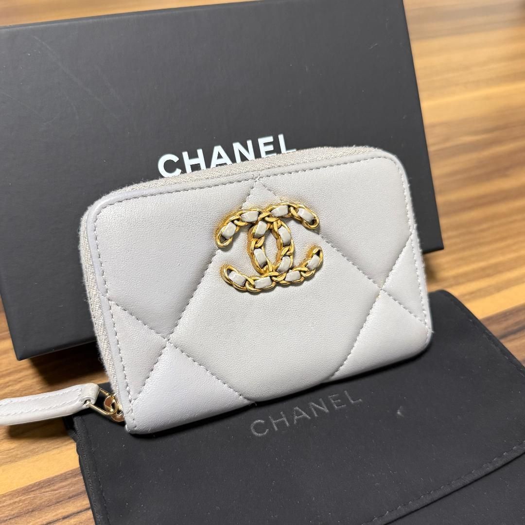 ★極美品 31番台★CHANEL 19 コインケース グレー ミニ財布 ディズヌフ マトラッセ ココマーク