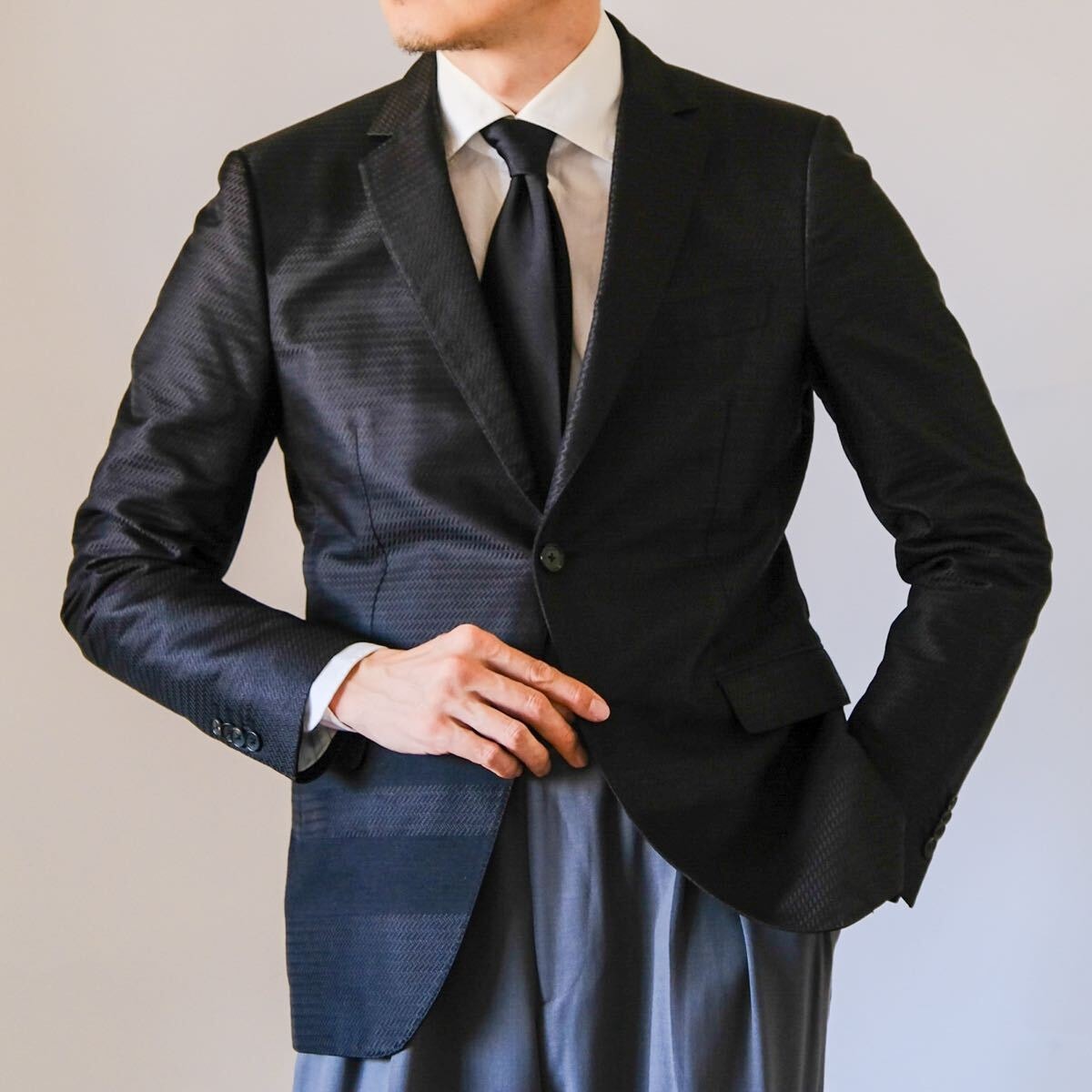 極美品SalvatoreFerragamoシルクジオメトリーラインジャケット50