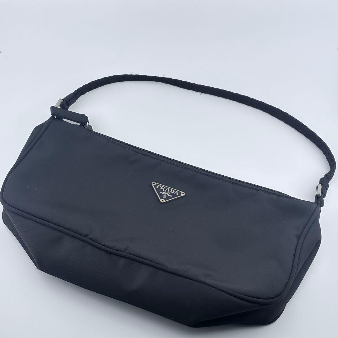 PRADA美品ナイロンミニポーチ アクセサリーブラック 三角ロゴイタリア製