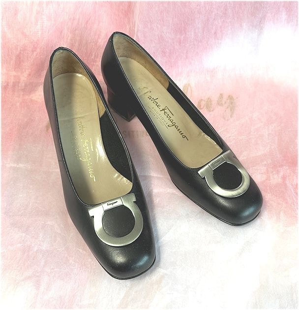 最終価格★Salvatore Ferragamo フェラガモ★ガンチーニ・シルバー・パンプス・5 1/2C・23cm・ブラック★セレモニーにも★本体美品