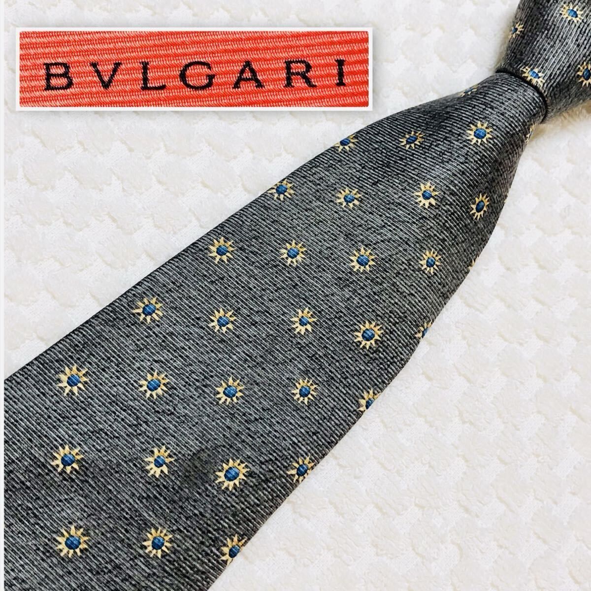 ■表側美品■セッテピエゲ■BVLGARI ブルガリ　ネクタイ　太陽　総柄　シルク100% イタリア製　グレー系　ビジネス　幅広　肉厚