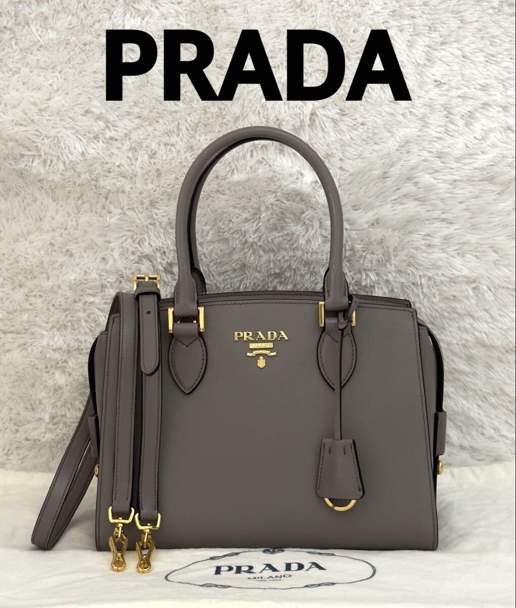 未使用に近い】ほぼ未使用☆RFID内蔵 PRADA プラダ サフィアーノ