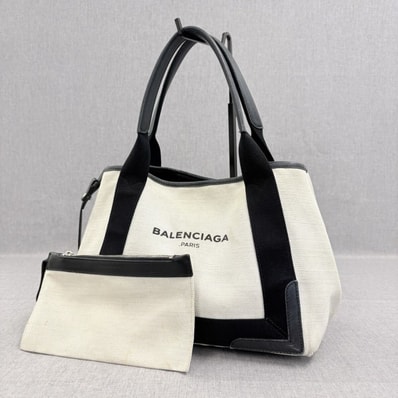 バレンシアガ シグネチャー ミディアム バックパック BB モノグラム バレンシアガ シグネチャー ミディアム バックパック BB モノグラム