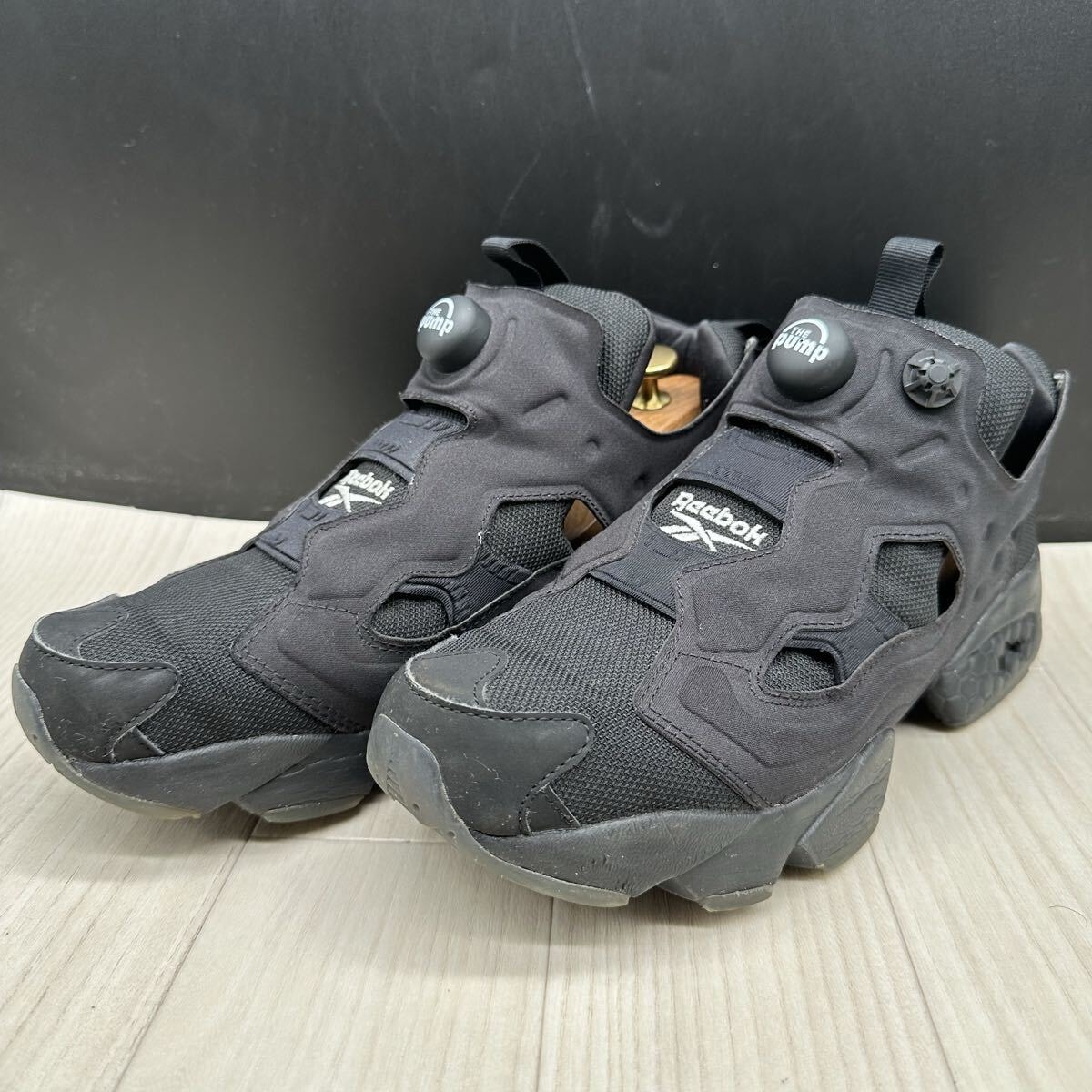 【美品】 Reebok リーボック スニーカー ブラック 27 ポンプフューリー