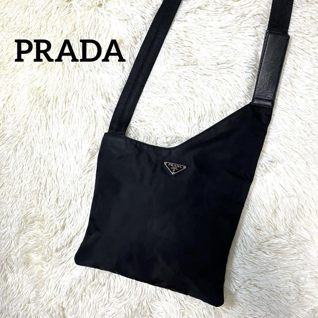 【美品】PRADA プラダ 三角プレート ナイロン ブラック 黒色 変形 アシンメトリー ショルダーバッグ メッセンジャーバッグ ブラック 