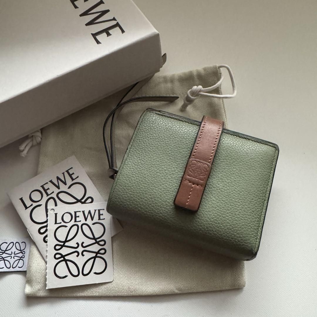 【美品】 933 LOEWE ロエベ 2つ折り財布