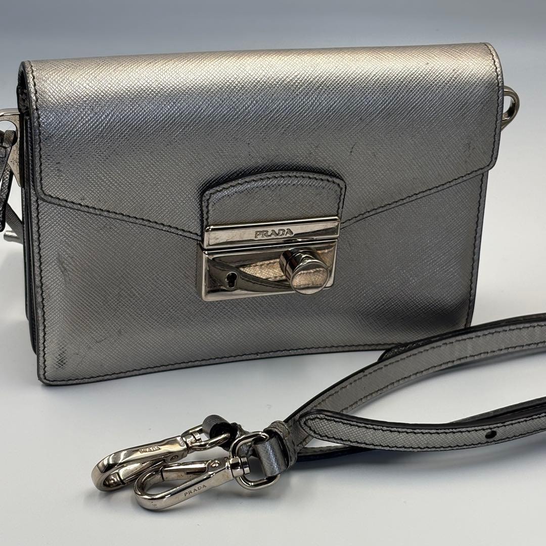 プラダ PRADA ソフトグレイン ショルダーバッグ【中古】 PRADA】プラダ『ミディアム ソフトグレインレザー ハンドバッグ