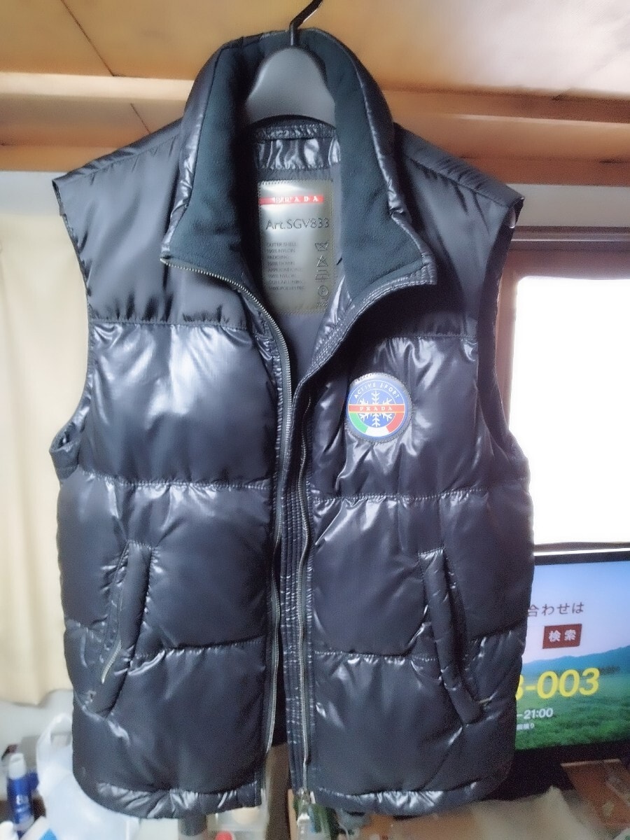 プラダSPORT　ダウンベスト　クリーニング済後未使用　Tg.48 Ｌ相当　良品 目立った傷や汚れなし】プラダSPORT ダウンベスト クリーニング