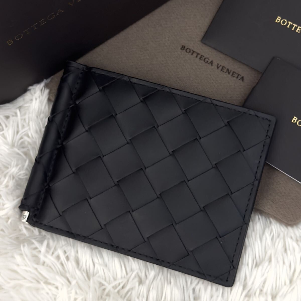 ☆新品同様☆RFID内蔵 BOTTEGA VENETA ボッテガヴェネタ イントレチャート マネークリップ 財布 ブラック 