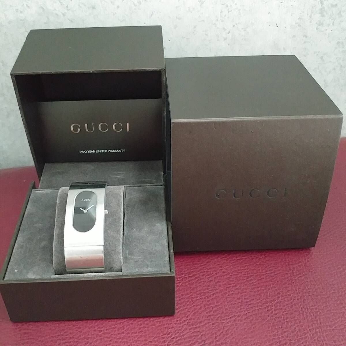 GUCCI グッチ 時計 2400L レディース クォーツ バングル型 ２針 現在不動 現状渡し 箱
