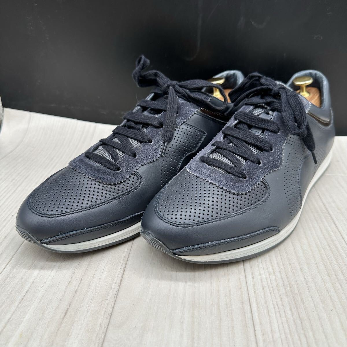 美品【SalvatoreFerragamo】 フェラガモ 8.5 スニーカー