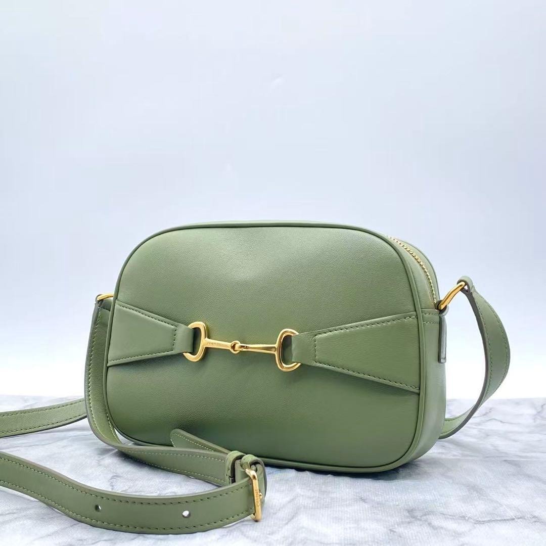 未使用級　CELINE　セリーヌ　カメラバッグ　ショルダーバッグ　クレシー ライトグリーン