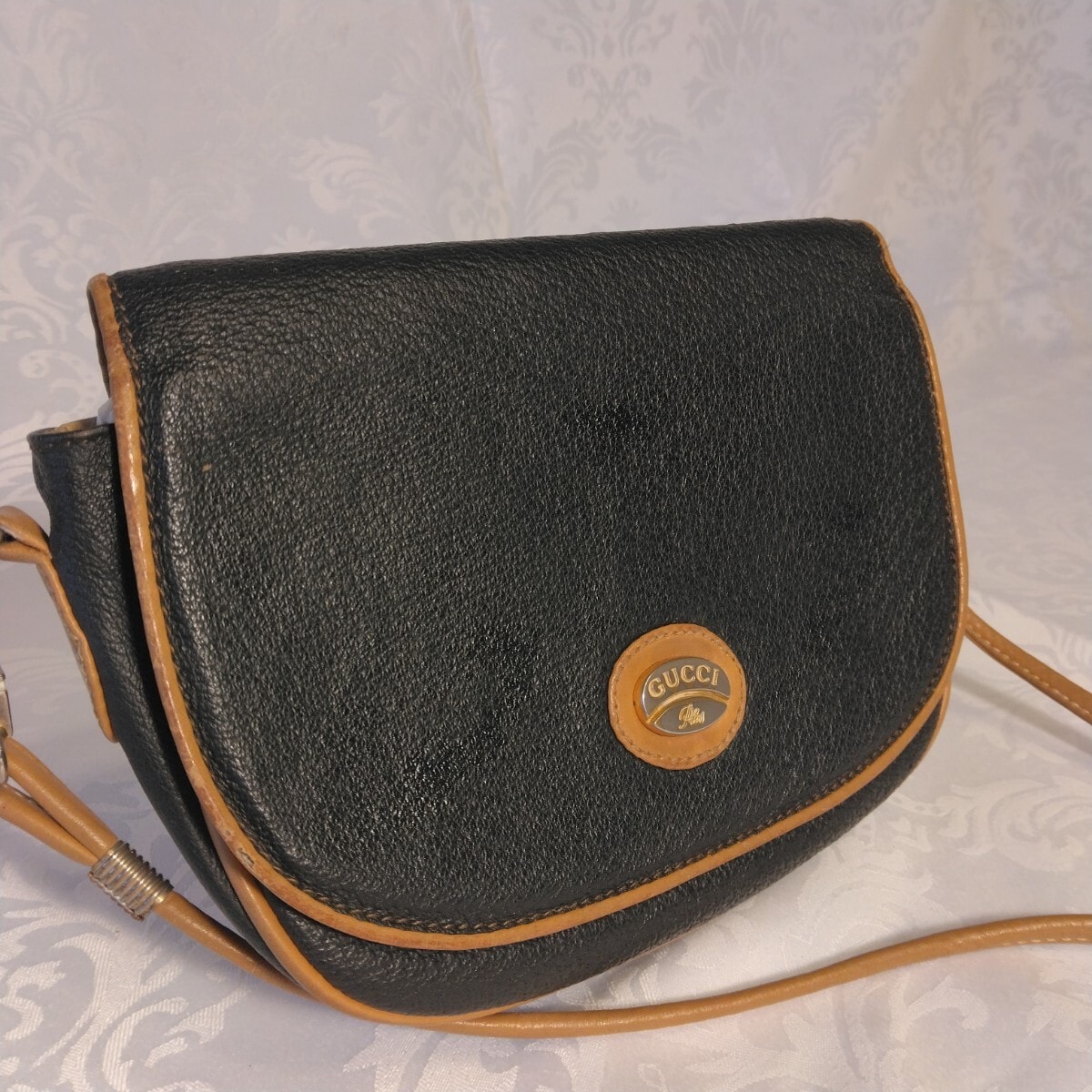 GUCCI グッチ　OLDGUCCI オールドグッチ　 ヴィンテージ　ミニ　ショルダーバッグ　ロゴレザー　斜め掛け バッグ　ロゴレザー　ブラック