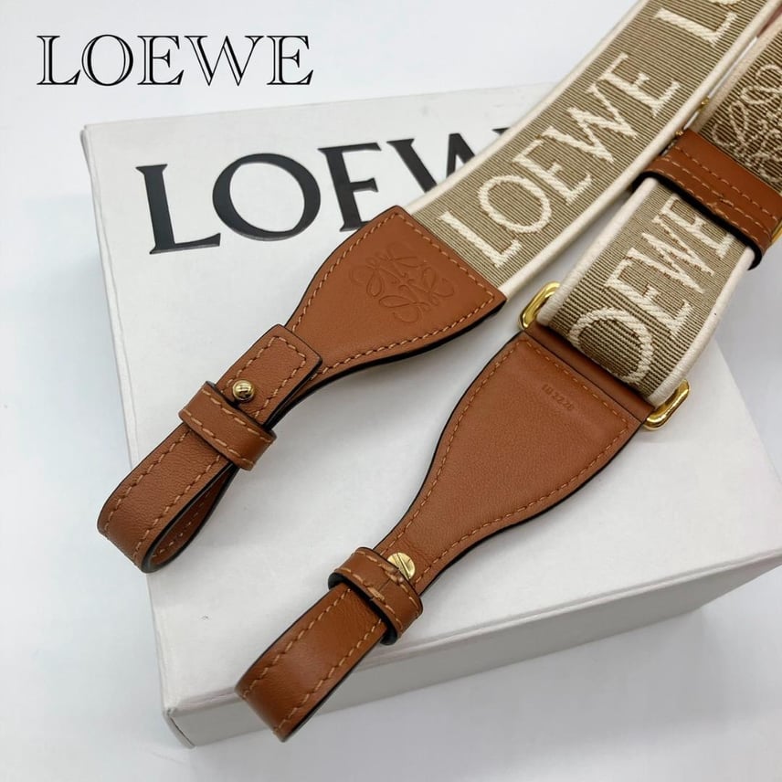 A (未使用に近い)】LOEWE ショルダーストラップ アナグラム A (未使用に近い)】LOEWE ショルダーストラップ アナグラム