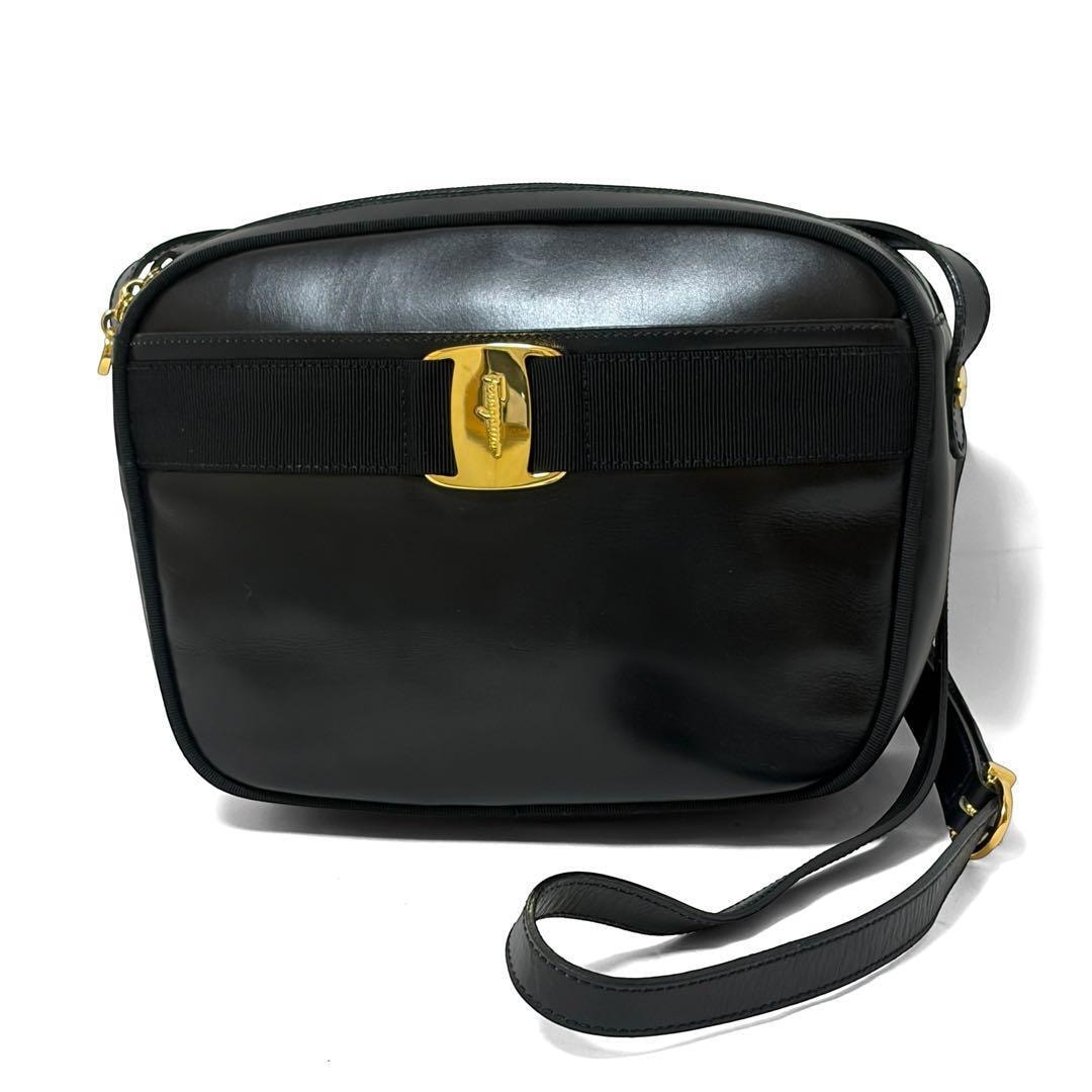 Salvatore Ferragamo サルヴァトーレフェラガモ ヴァラリボン ショルダーバッグ レザー ブラック ゴールド 良品