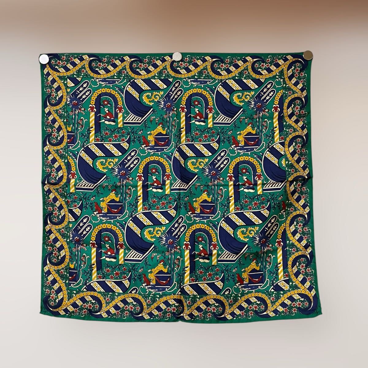 B (目立った傷や汚れなし)】美品 Salvatore ferragamo シルクスカーフ