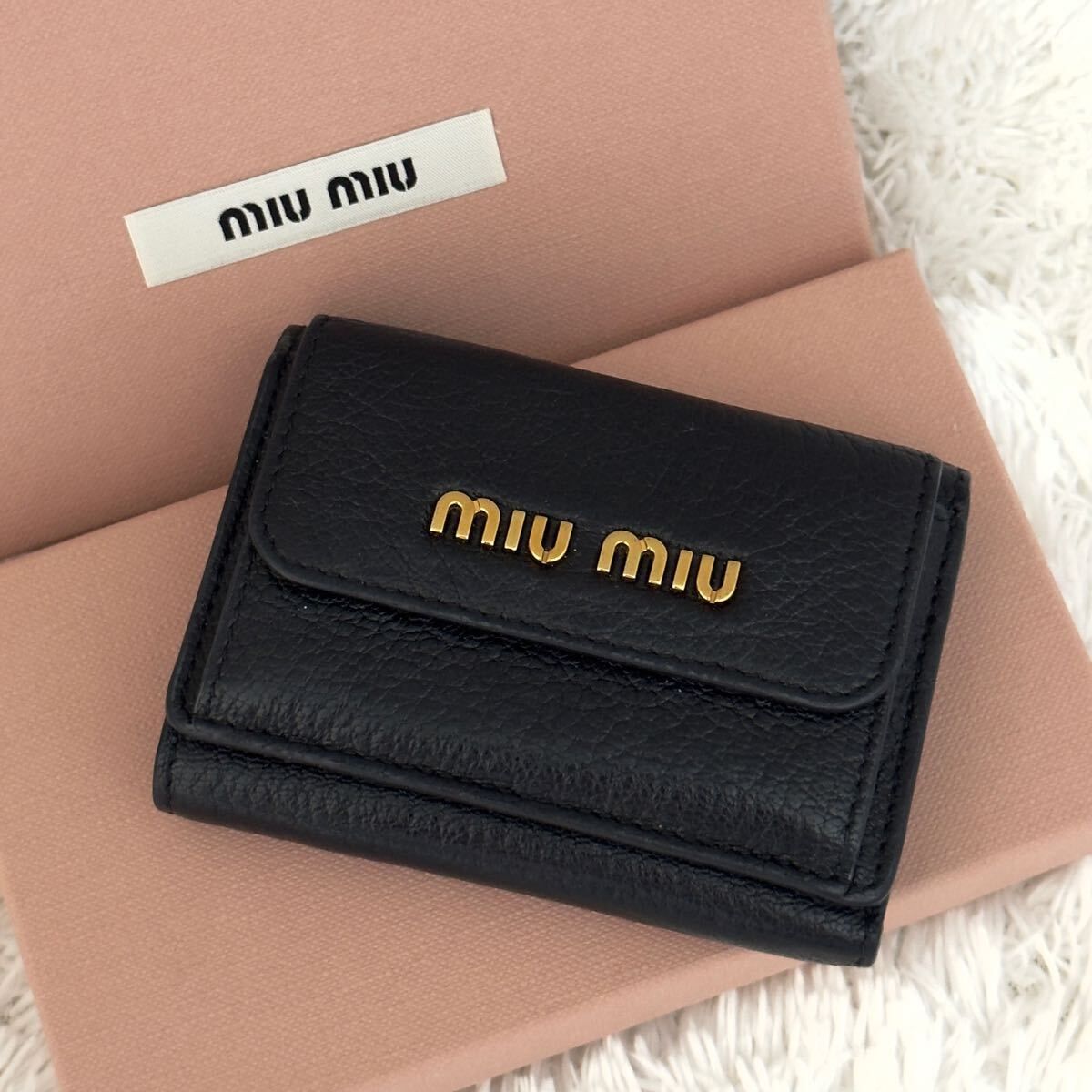 ☆極美品☆RFID内蔵 MIUMIU ミュウミュウ 財布 ブラック レザー 新型 ICチップ 三つ折り財布 ゴールド金具