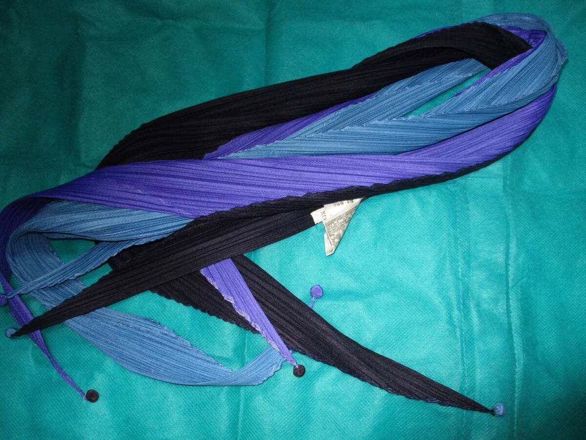 美品◆PLEATS PLEASE プリーツプリーズ ◆ イッセイミヤケ ISSEY MIYAKE ◆ストール　スカーフ　