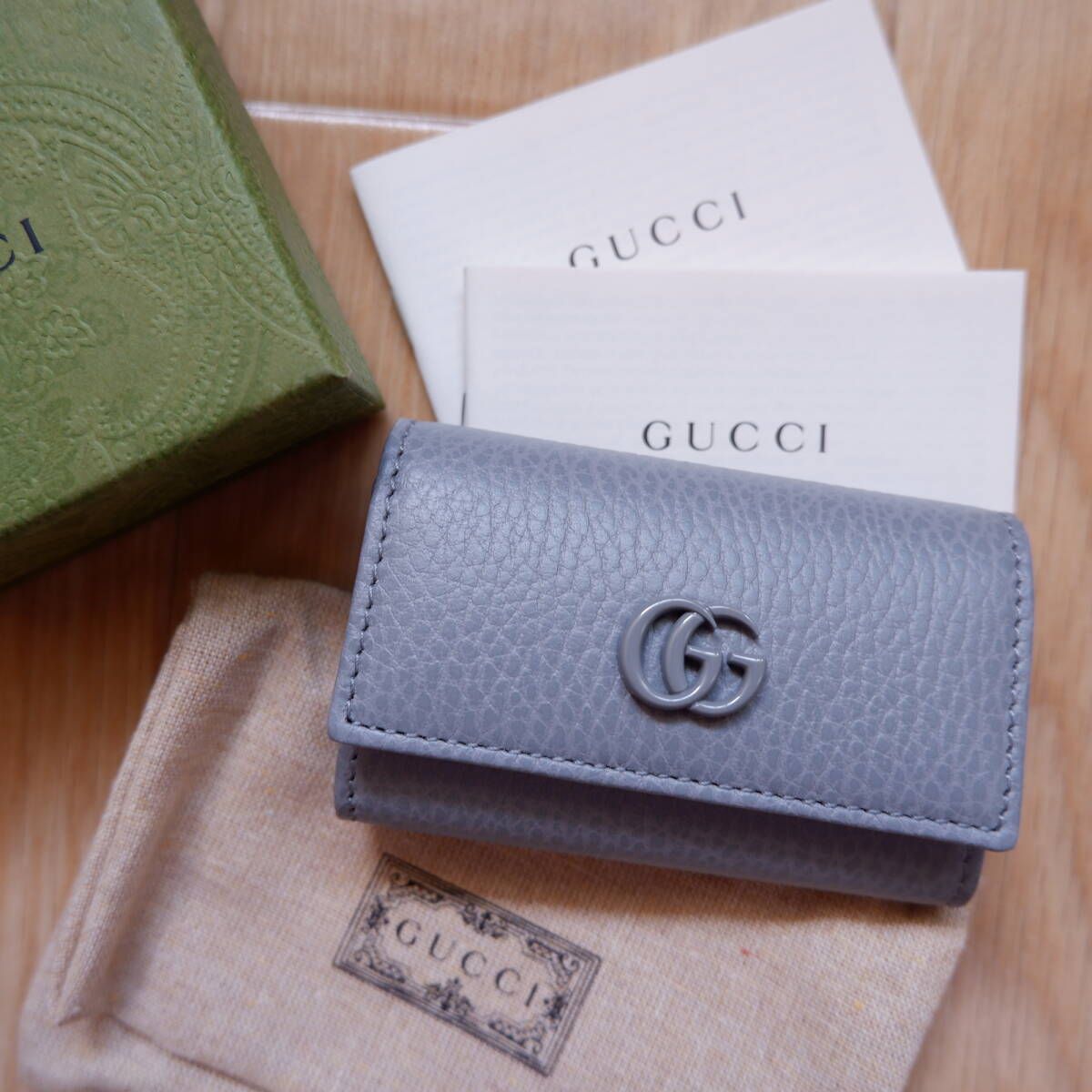 【新品 正規品】GUCCI GGマーモント キーケース 456118 グレー