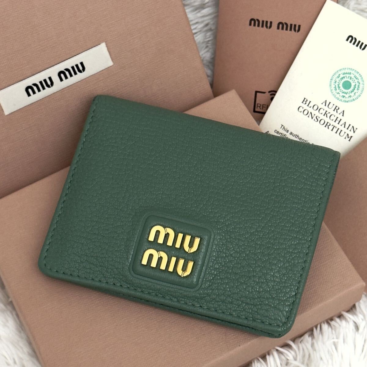 ☆美品☆RFID内蔵 MIUMIU ミュウミュウ 財布 レザー 新型 現行 箱付き マドラス