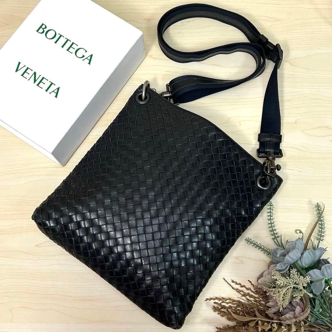 ボッテガヴェネタ イントレチャート ブラック レザー ショルダーバッグ