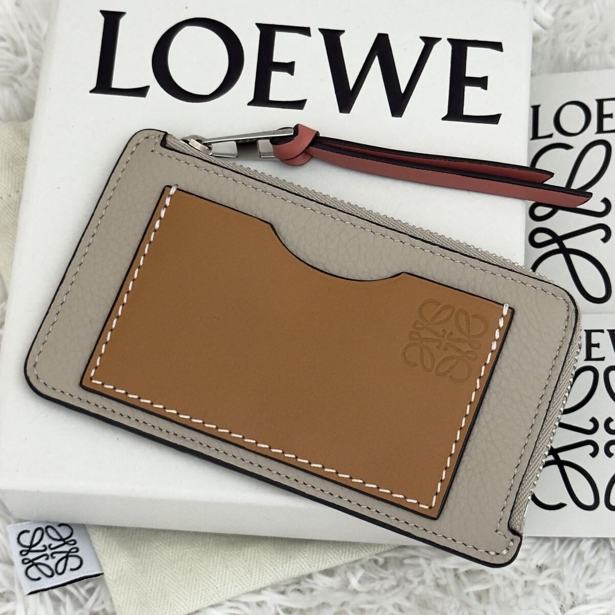 A (未使用に近い)】☆新品同様☆LOEWE ロエベ アナグラム フラグメント