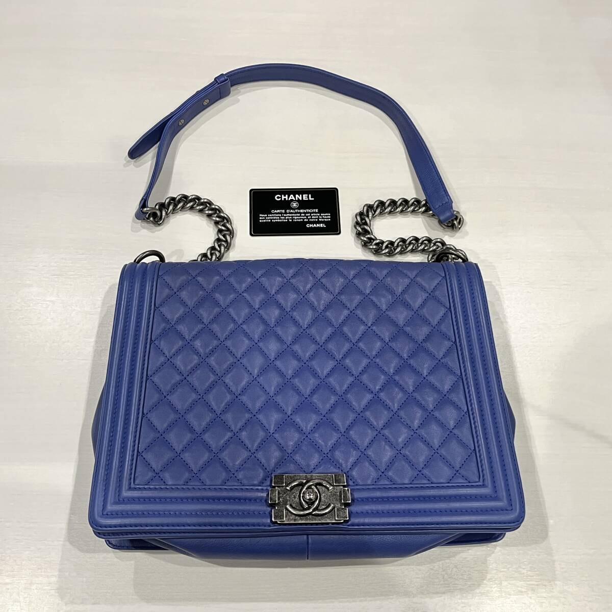 シャネル ボーイシャネル ラムスキン チェーンショルダーバッグ ブルー シルバー金具 17番台