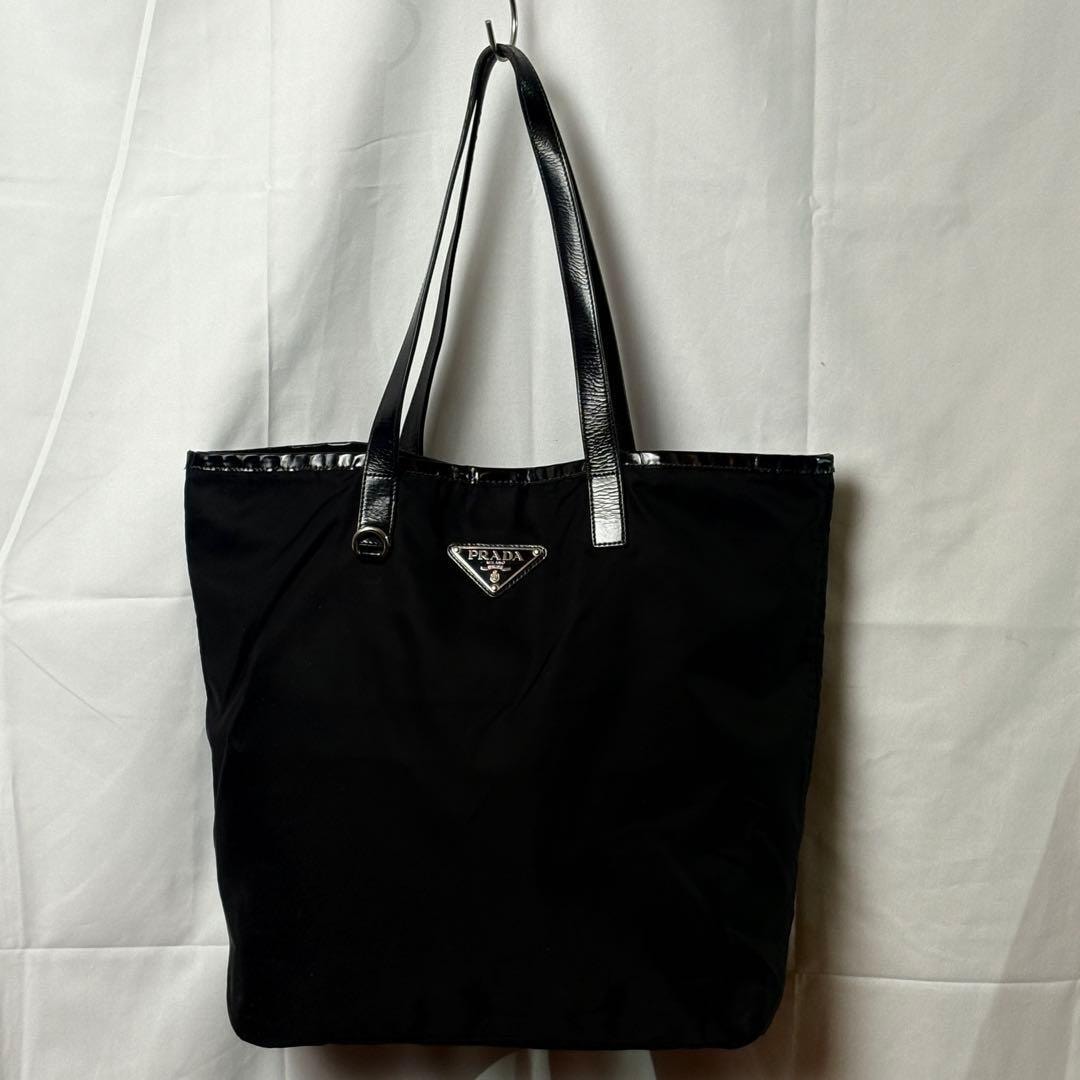 PRADAナイロントートバッグブラック三角ロゴ軽量 大容量 通勤 通学A4収納
