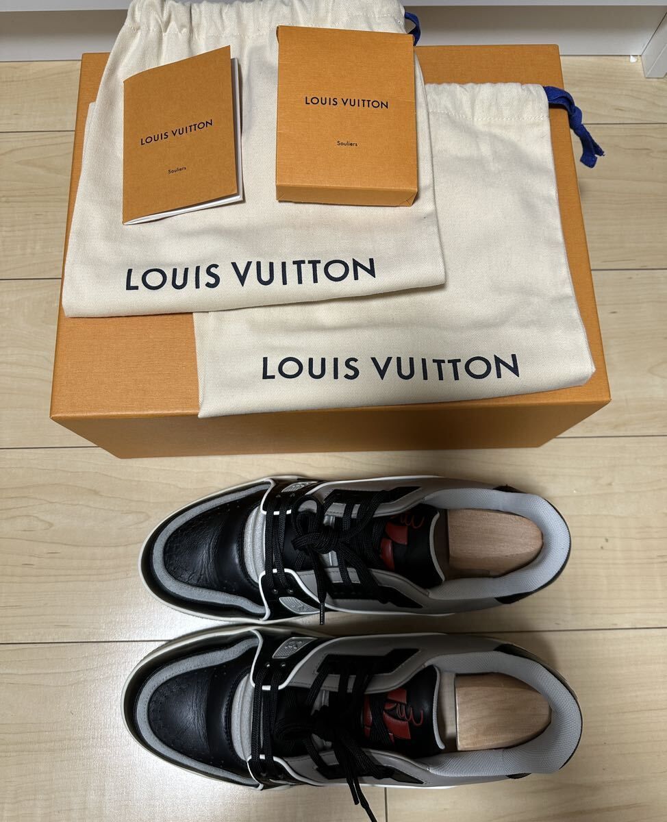 8 ルイヴィトン lvトレイナー ラインスニーカー　LOUIS VUITTON スニーカー