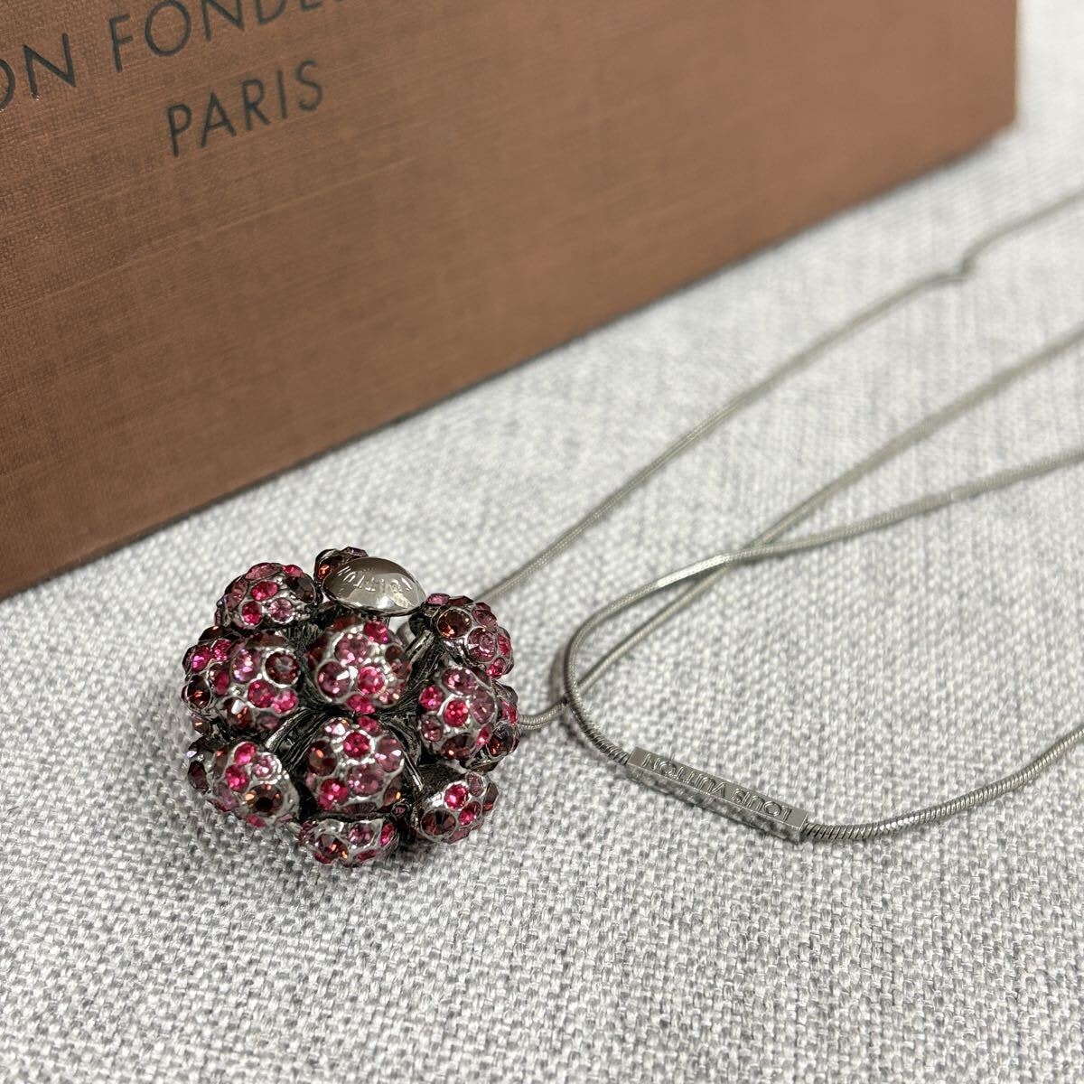 LOUIS VUITTON ルイヴィトン パンダンティフ ミルエウンヌ ニュイ ネックレス N65688