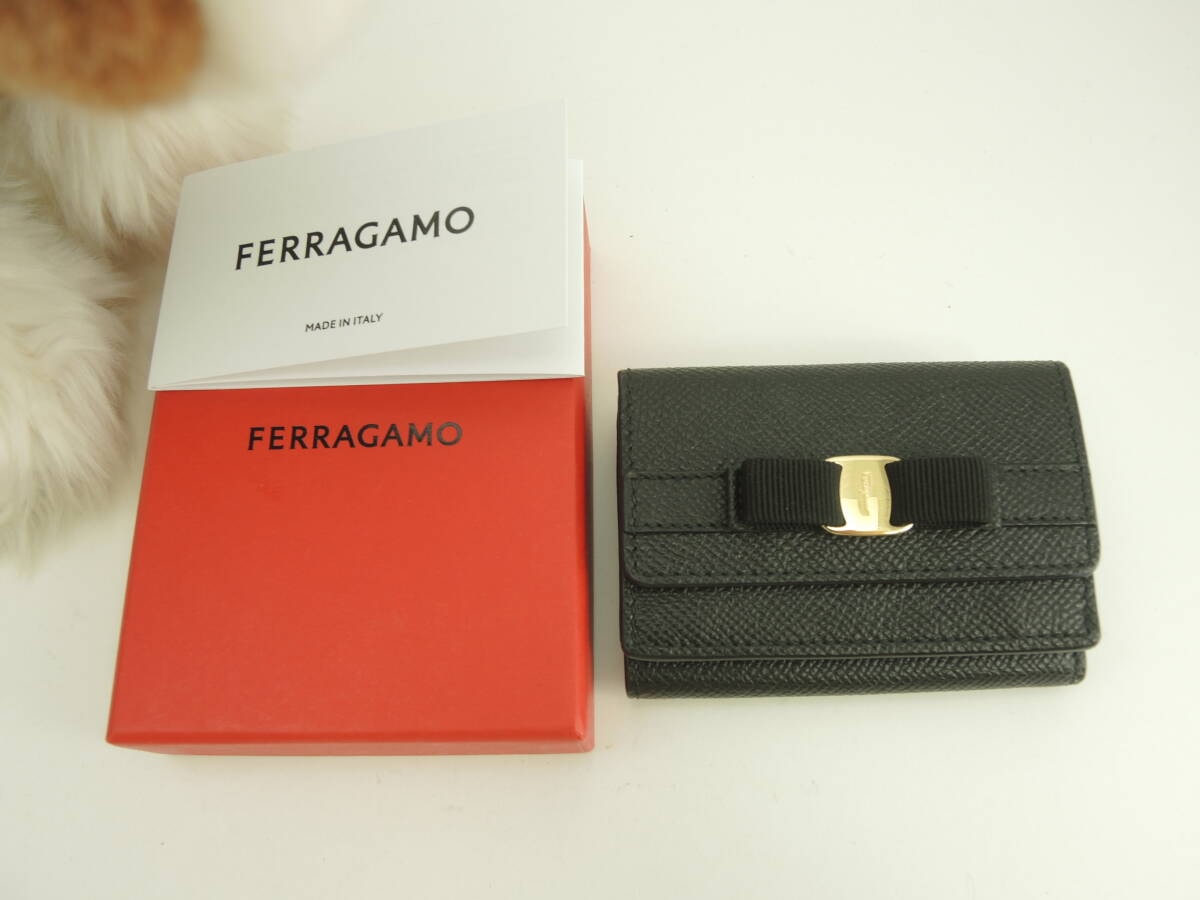 フェラガモ 日本限定ミニウォレット ヴァラリボン レザー黒 3折財布 未使用@JL-22D951