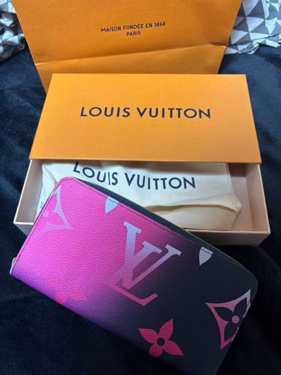 美品　Louis vuitton　ルイヴィトン　スプリングインザシティ　長財布