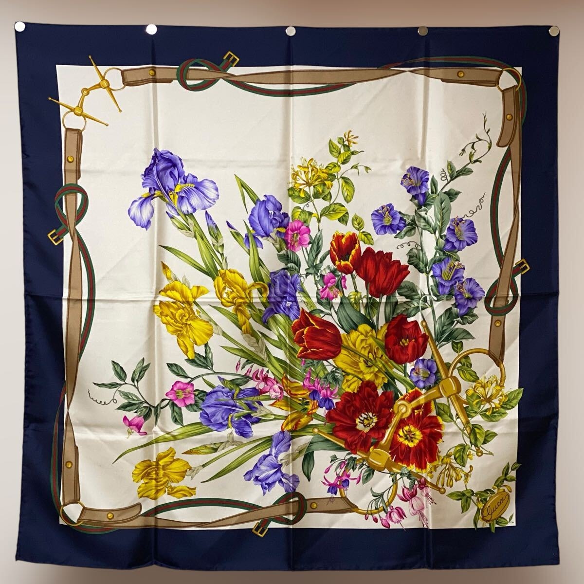 GUCCI 大判シルクスカーフ フローラル 花柄 オールドグッチ VINTAGE GUCCI 大判シルクスカーフ フローラル 花柄 ボタニカル オールド