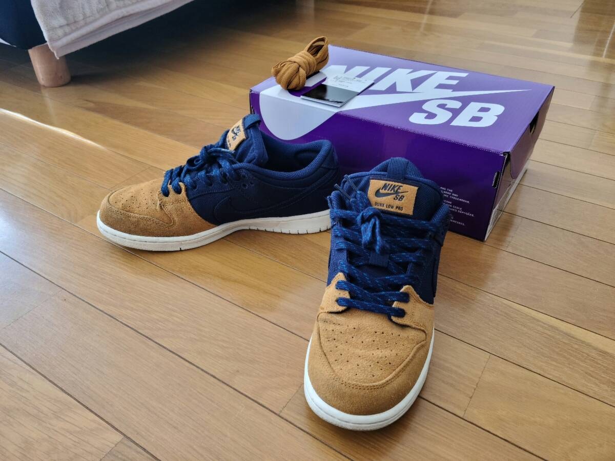 ナイキ SB ダンク ロー "デザートオークル アンド ミッドナイトネイビー"