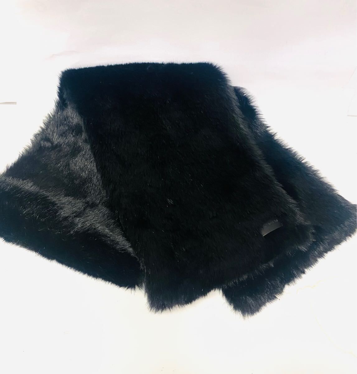 未使用　Saint Laurent　サンローラン　ファー　マフラー　ブラック　711454　3YL94　箱