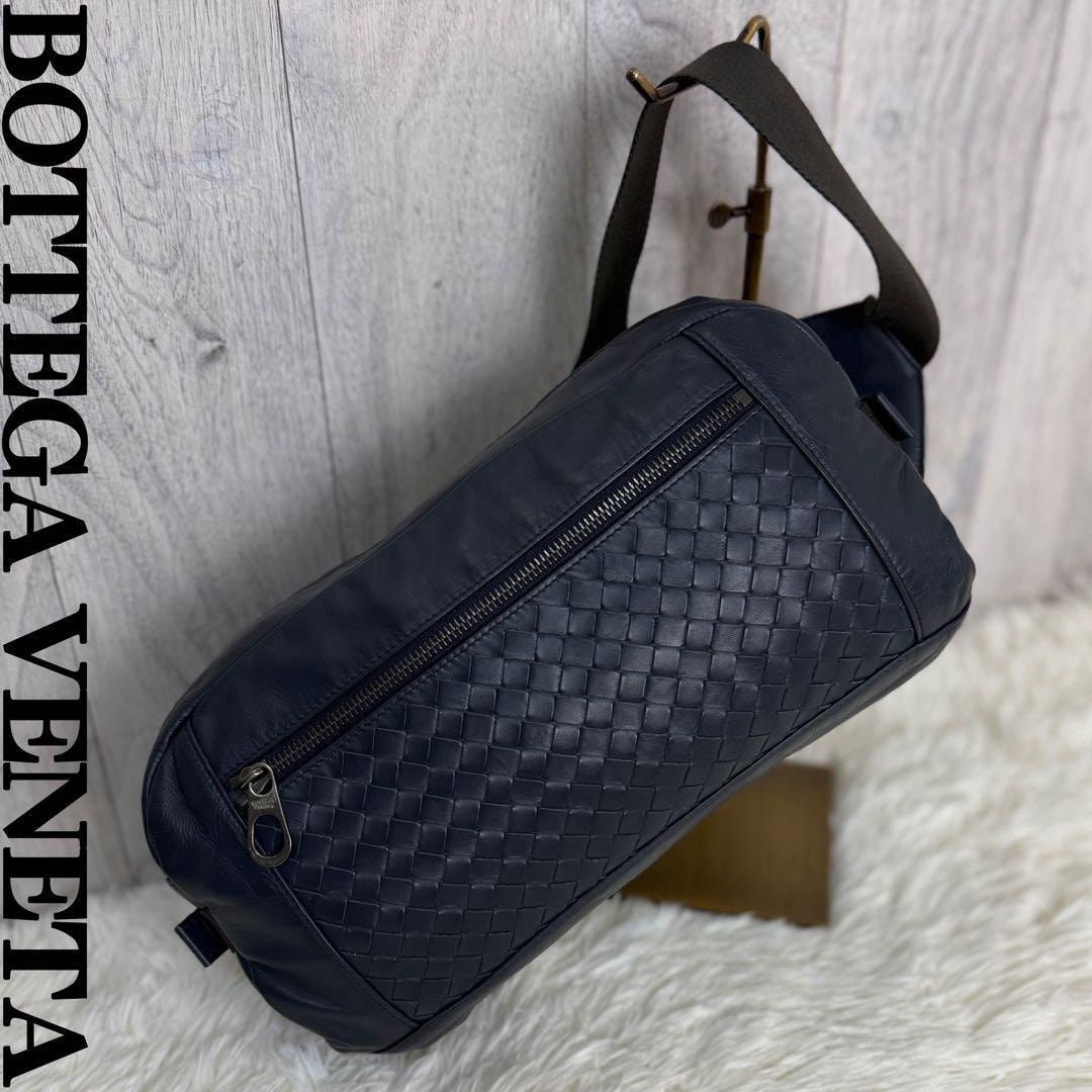 人気 BOTTEGA VENETA ボッテガヴェネタ イントレチャート レザー ボディバッグ ネイビー メンズ