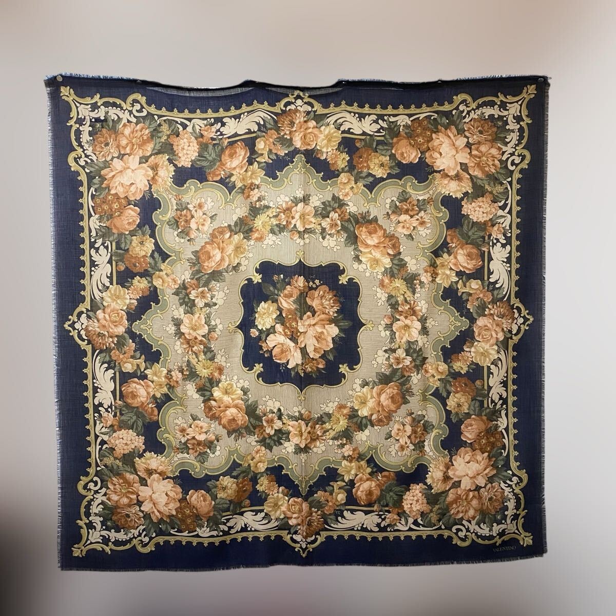 valentino 超大判スカーフ ウール65%×シルク35% フリンジ フローラル 花柄 ボタニカル ヴァレンティノ VINTAGE