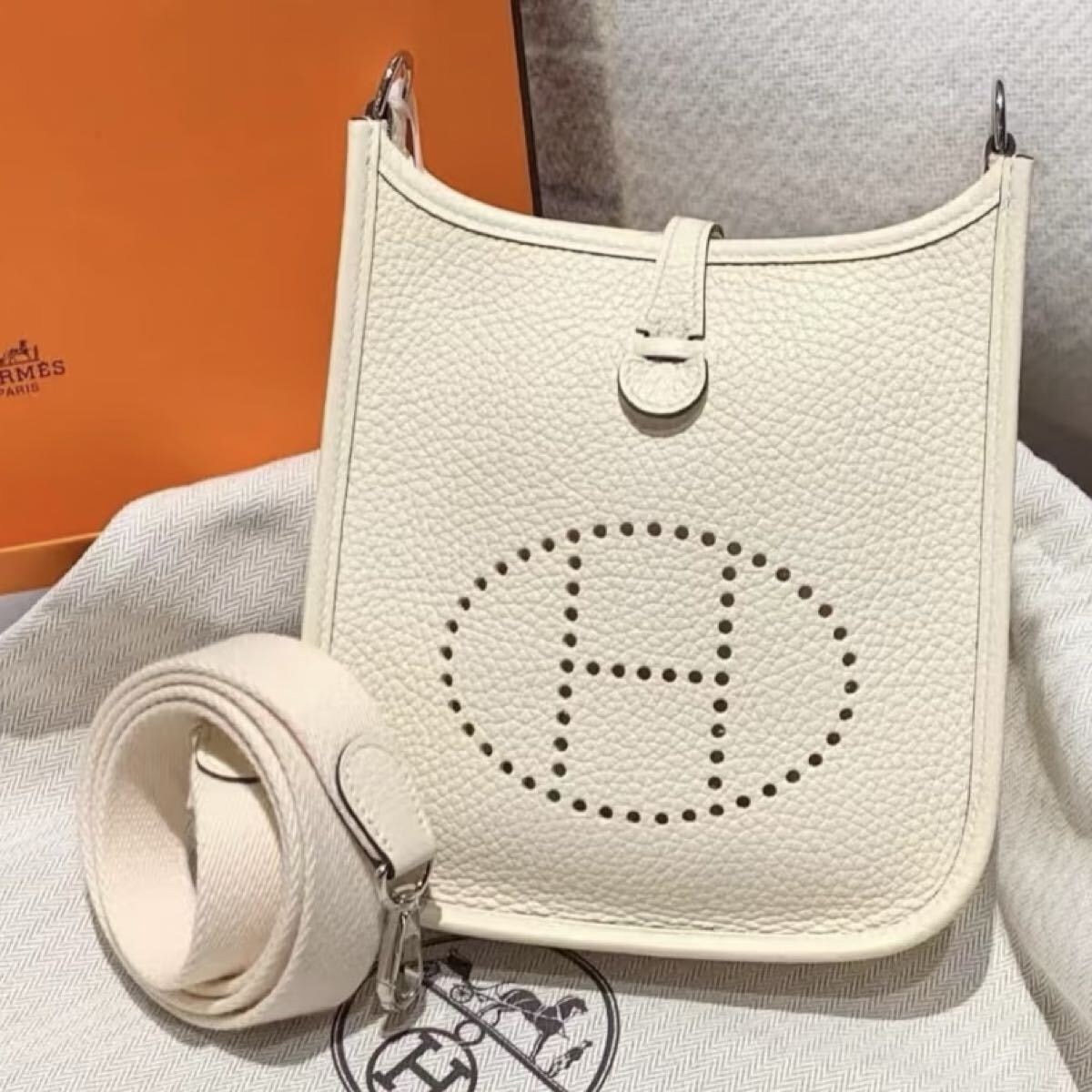 エルメス 新品 付属品完備 ミニエブリン 16 アマゾーヌ TPM シルバー金具 K刻印 ナタ 白系 ショルダーバッグ/ポシェット ミニエヴリン