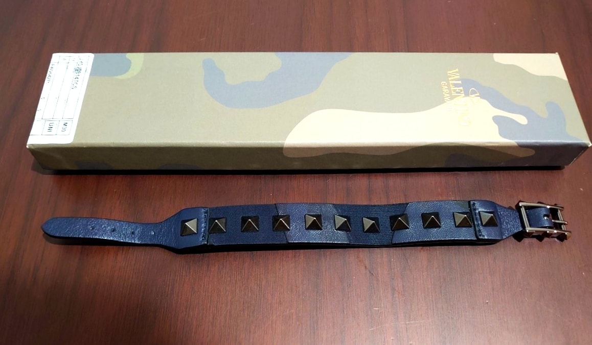 ヴァレンティノ　ロックスタッズ　レザーブレスレット　カモフラージュ　ネイビー