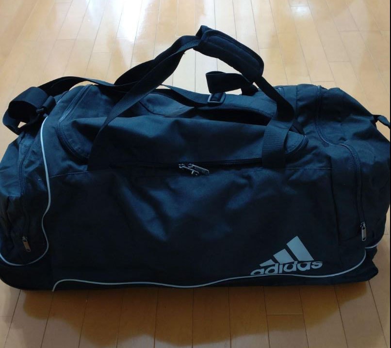 ウィール付きダッフルバッグ　adidas