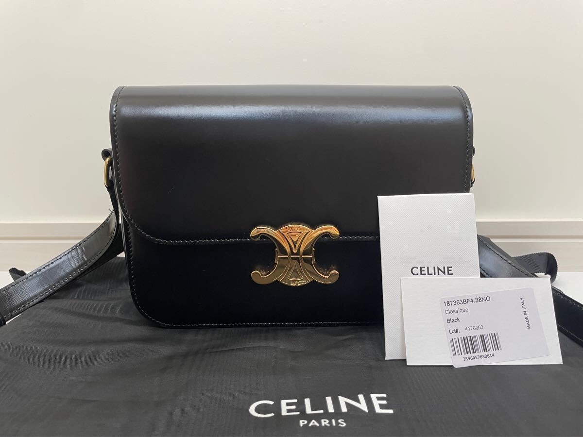 セリーヌ　クラシック トリオンフ バッグ / シャイニーカーフスキン　黒　ブラック　ゴールド金具　金色　CELINE celine ショルダーバッグ