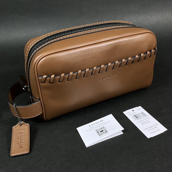 【COACH 本物 新品 コーチ アウトレット 正規品】 スモール トラベル キット ホイップステッチ クラッチバッグ セカンドバッグ CBE03 新作