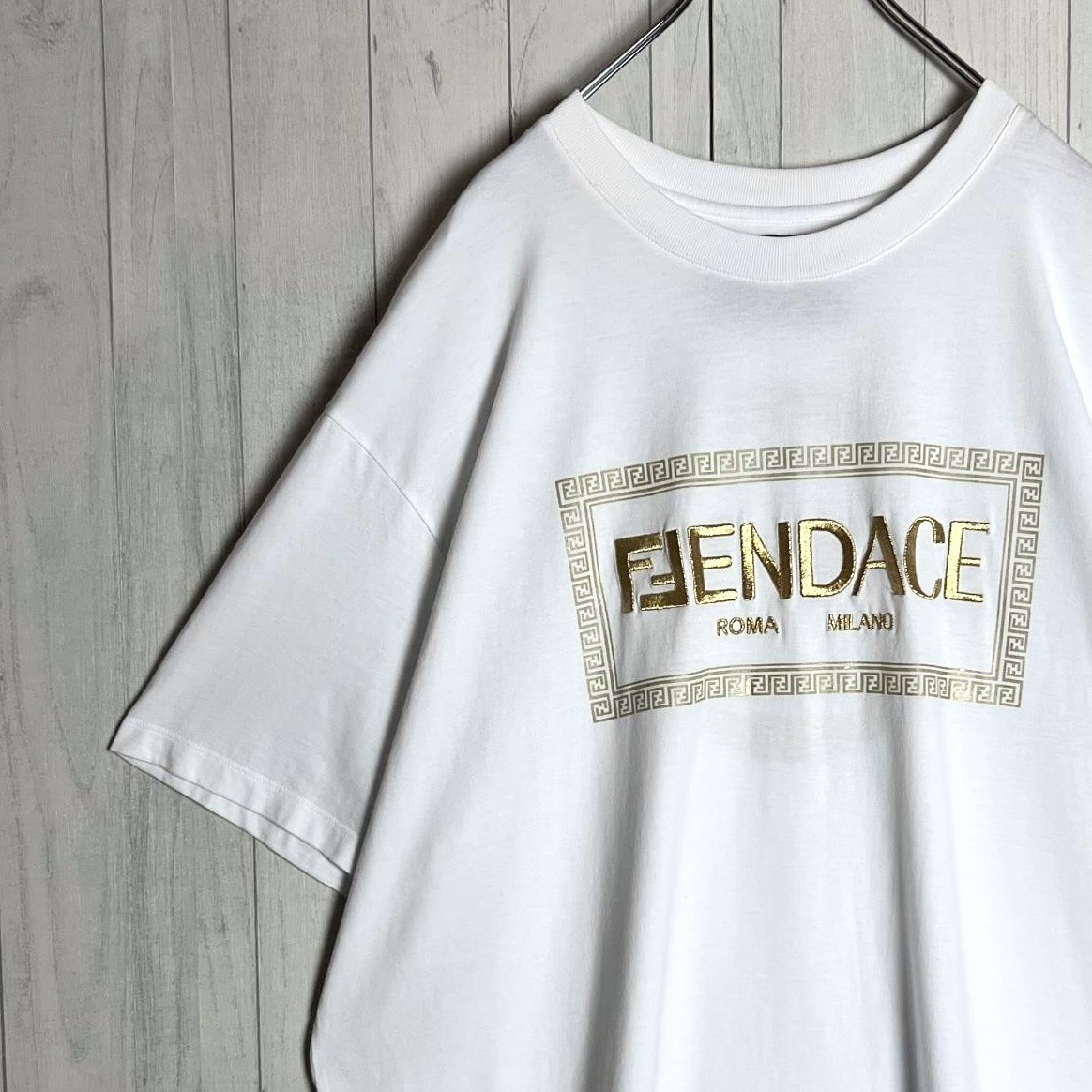 【美品】 FENDI フェンディ ロゴ入り ホワイトシャツ フェンディ x ヴェルサーチェ ホワイトジャージー フェンダーチェ ロゴ