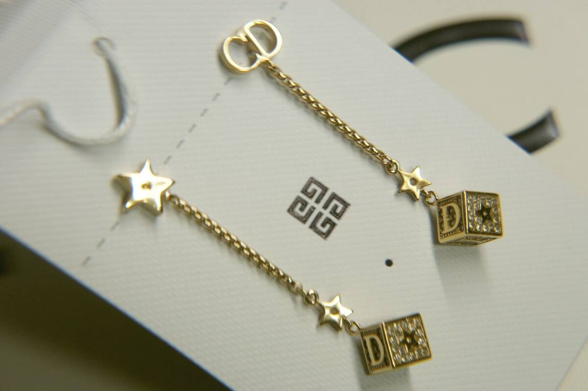 DIOR ロゴキューブ　ピアス 正規品 USED美品 ディオール ゴールド