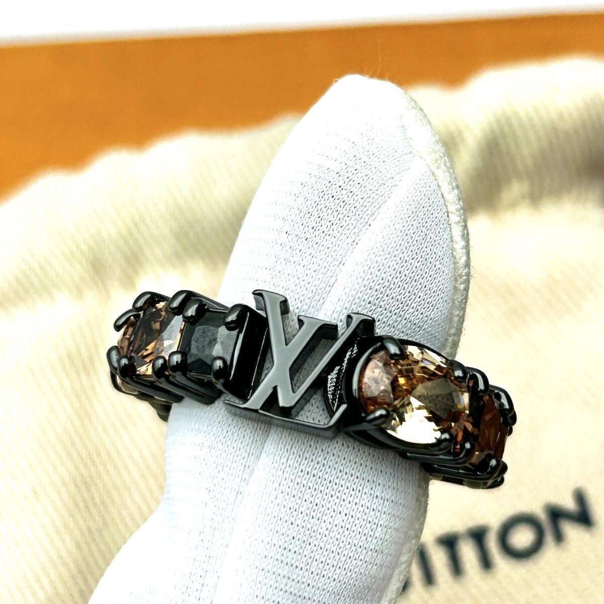 A (未使用に近い)】限定品 LOUIS VUITTON ルイヴィトン リング 指輪 LV A (未使用に近い)】限定品 LOUIS VUITTON ルイヴィトン リング 指輪 LV
