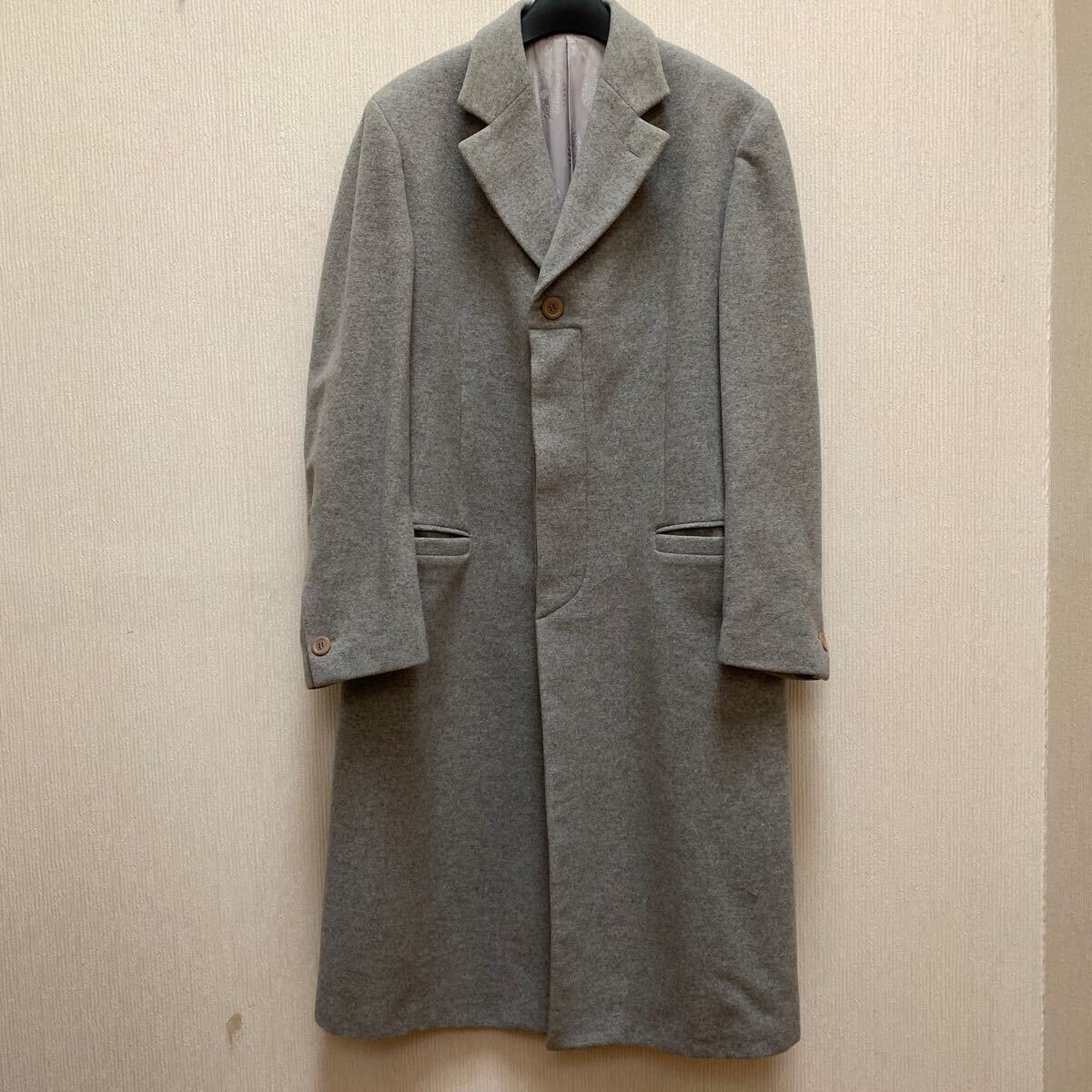 ヴェルサーチクラシック　チェスターコート　メンズロングコート　イタリア製　シルバーグレー　サイズ50インチ　定価198,000円　着丈123㎝