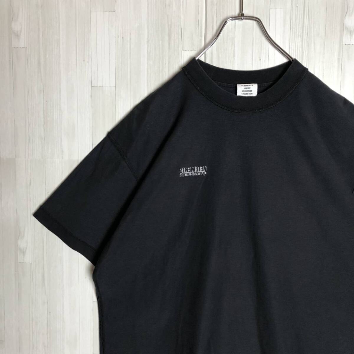 【希少XL】VETEMENTS　ヴェトモン　インサイドアウト　両面ロゴ　オーバーサイズ　Tシャツ　黒　ブラック　メンズ　トップス